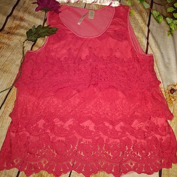 🏵️Lace and Crochet Tiered 👕 Firm'* - Picture 2 of 4